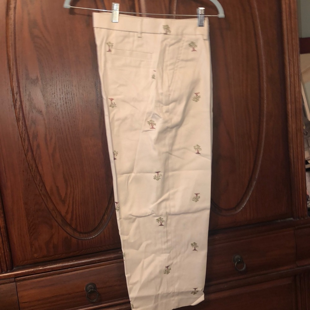 Briggs Capri tan with palms. Sz 12 NWT